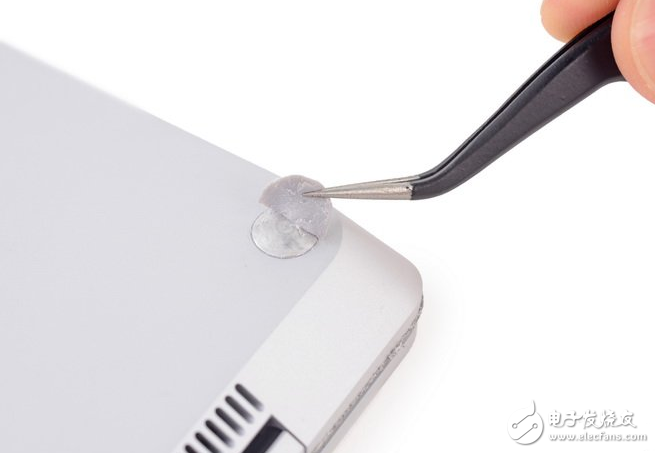 Surface Laptop拆解:修理Surface Laptop最好的方法就是換一臺
