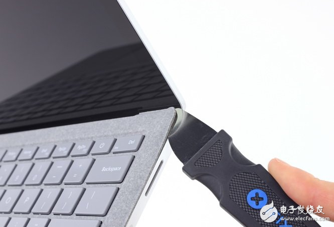 Surface Laptop拆解:修理Surface Laptop最好的方法就是換一臺